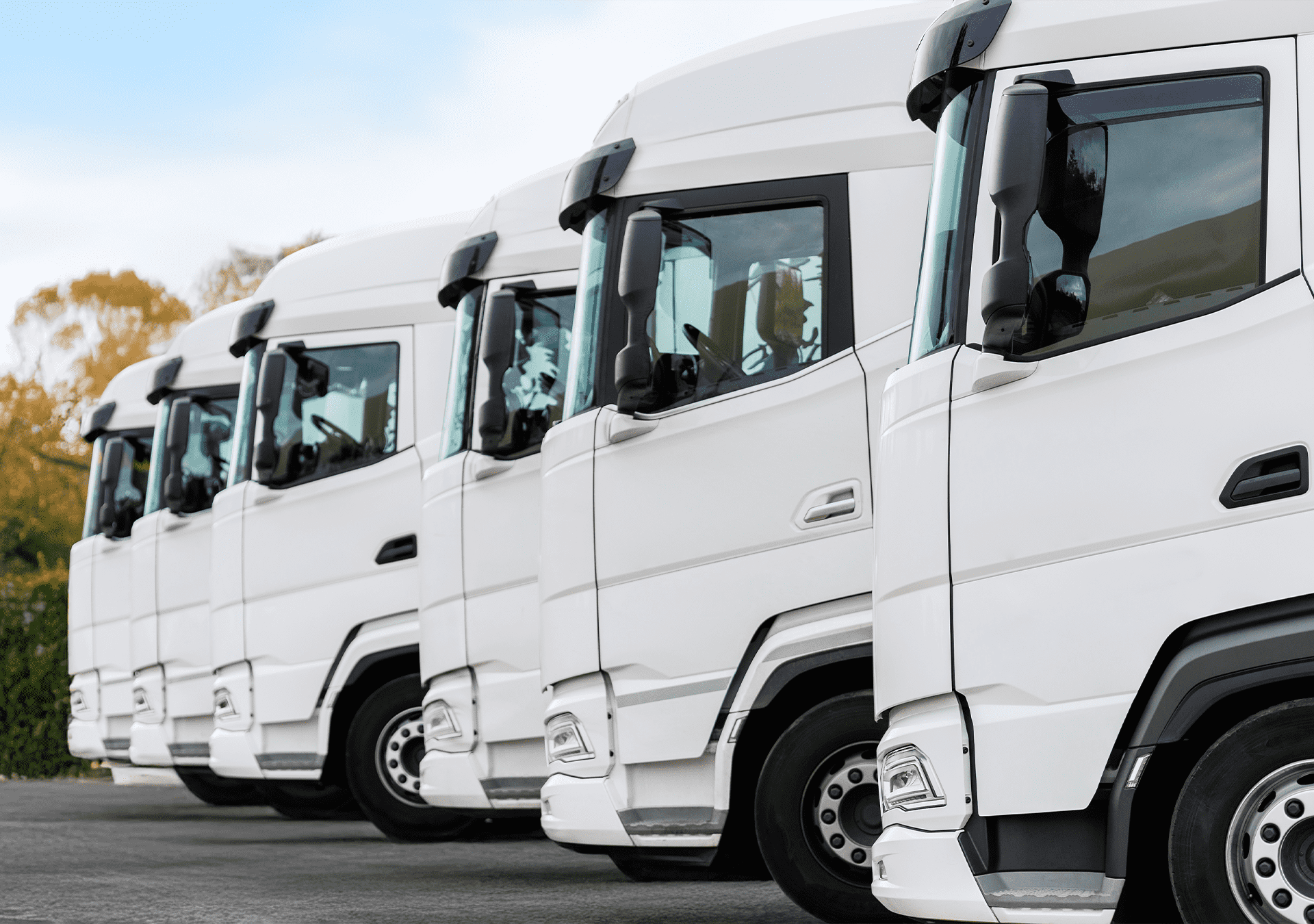 Flota de camiones lista para iniciar operaciones de transporte